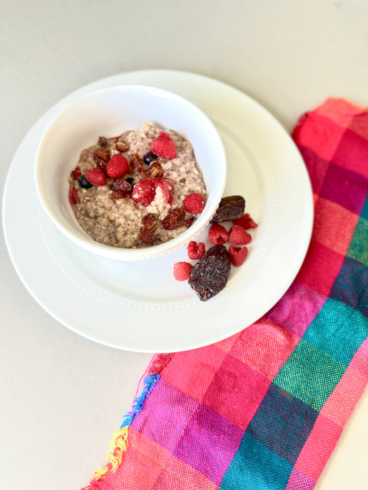 Date and Mixed Berry Chia Oatmeal Congee